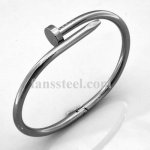 FSB00W72 nail bangle can be opened