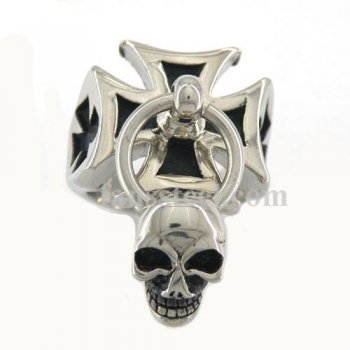 FSR08W31 Maltese Cross Skull Charm Ring