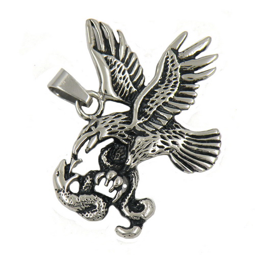 FSP15W93 eagle catch  snake pendant